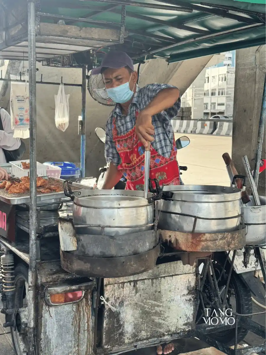 ข้าวเหนียวไก่ทอด สะพานพระนั่งเกล้า
