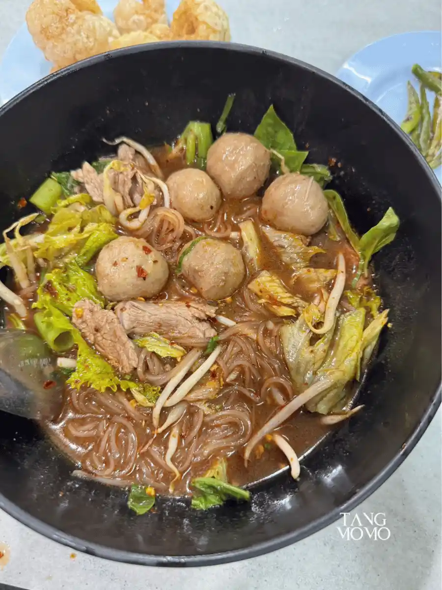 ร้านก๋วยเตี๋ยวเนื้อโกเด้น หน้าเมกาโฮม
